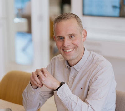 "Wir beginnen mit einer guten Augenuntersuchung, um festzustellen, welche Linsen für Ihre Augen am besten geeignet sind.